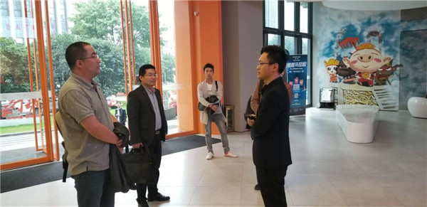 通創(chuàng)投公司考察豬八戒網(wǎng)絡(luò)有限公司重慶總部