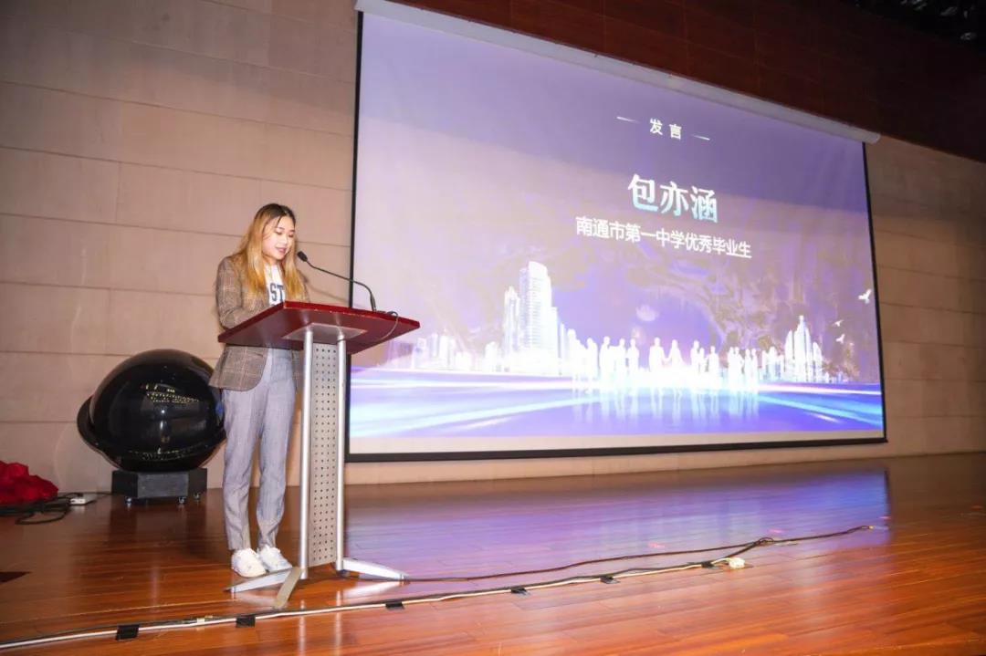 青春夢想在家鄉(xiāng)起航！400名通籍學子走進中央創(chuàng)新區(qū)，感受城市創(chuàng)新功能核